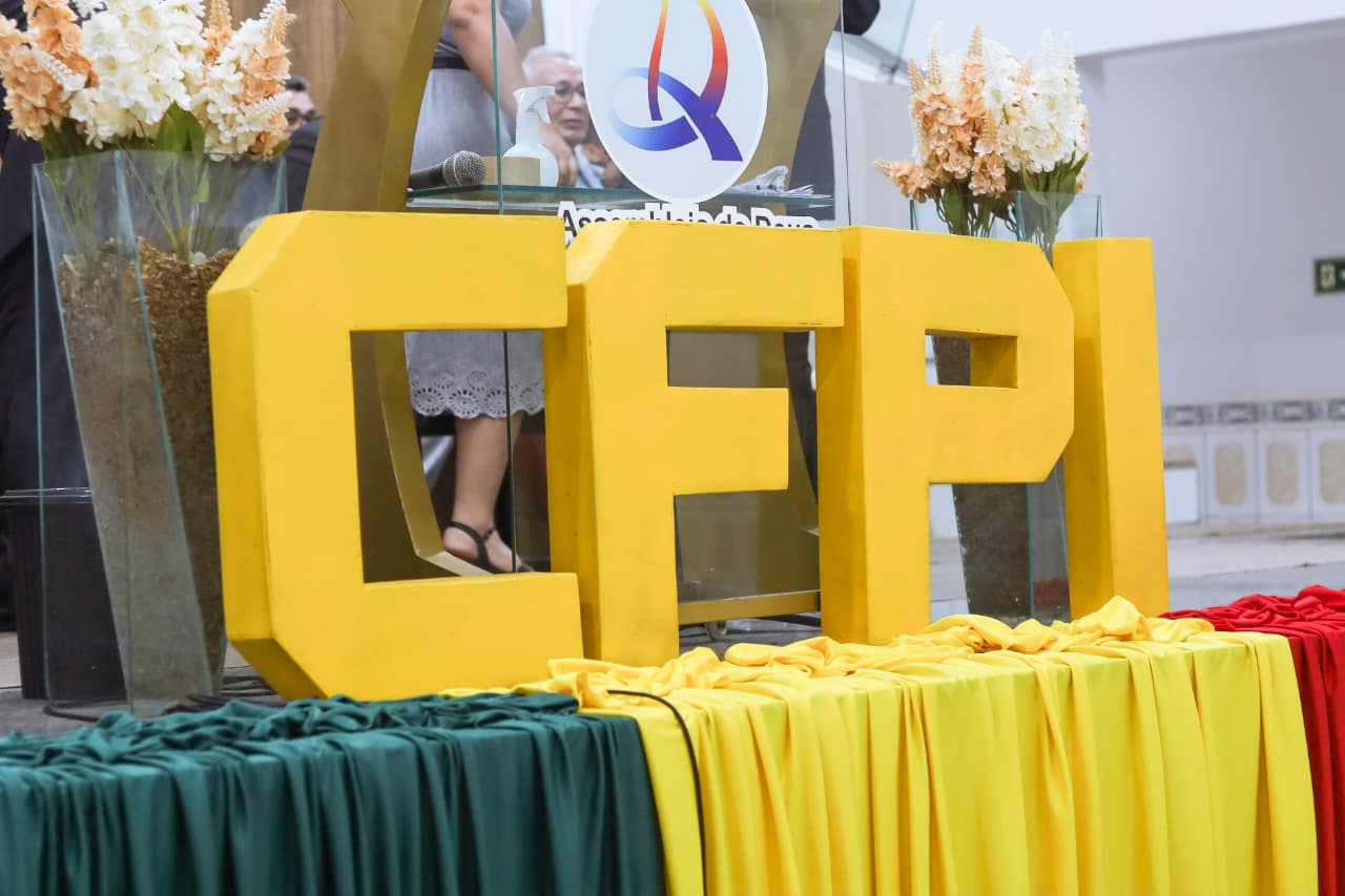 Letras CFPI em destaque